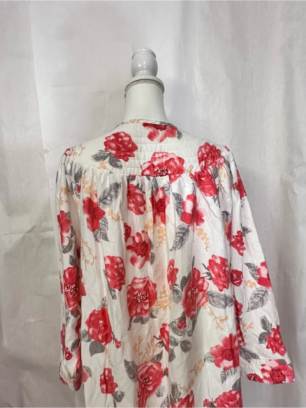 Floral Coral and White Quilted Robe - Picture 7 of 13